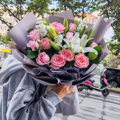镇江11朵戴安娜粉玫瑰百合，与你一起追逐梦想
