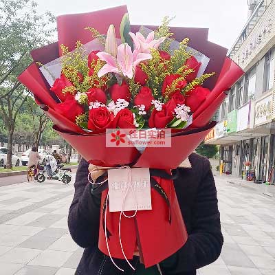 镇江19朵红玫瑰百合，与你幸福前行